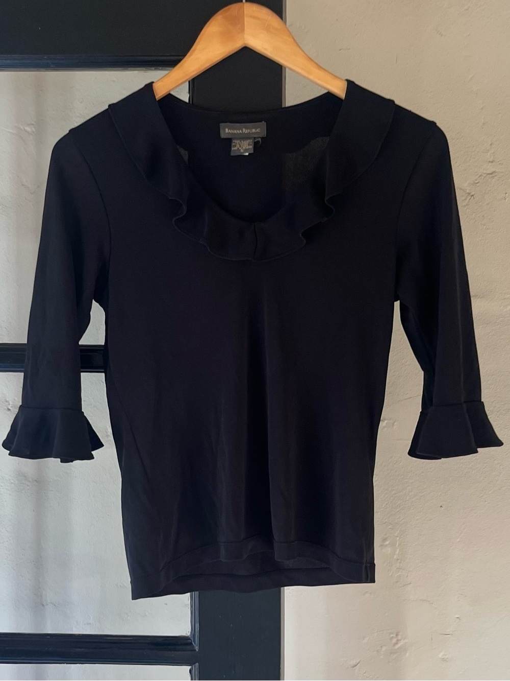 Darling  90’s Y2K Banana Republic Black  Top